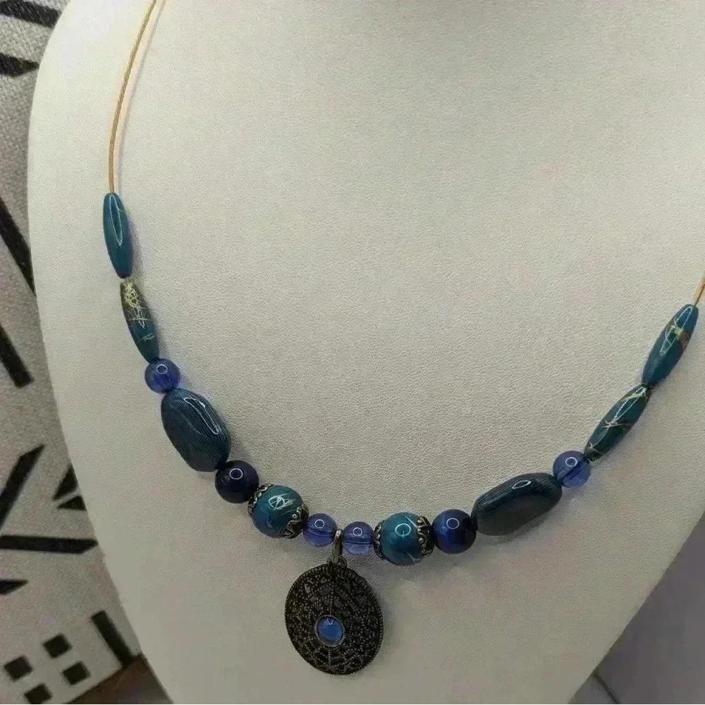 Avon blue green NWT stamped wire bead necklace